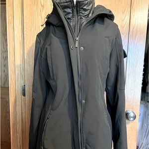 Women’s size large lightweight parka by French connection in Olive green.